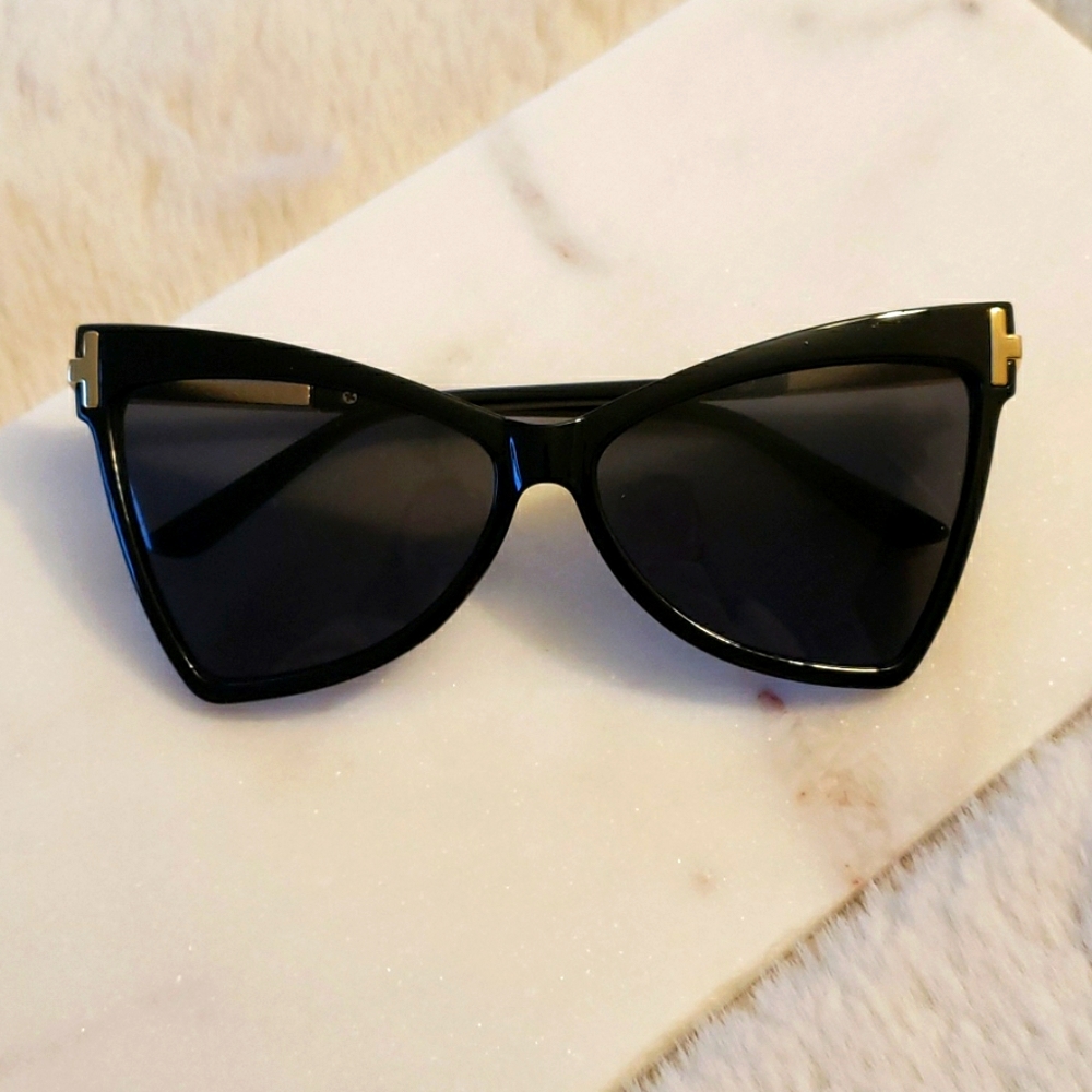 New Black Cateye Sunglasses with Gold Accent - Picture 8 of 9